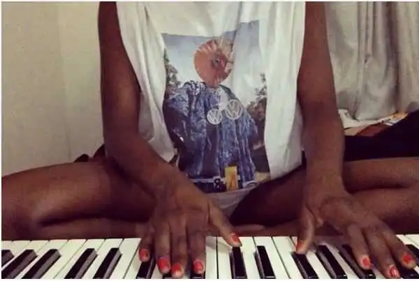 Singer Simi Gets Blasted After She Shared This Photo Exposing Her White Undies